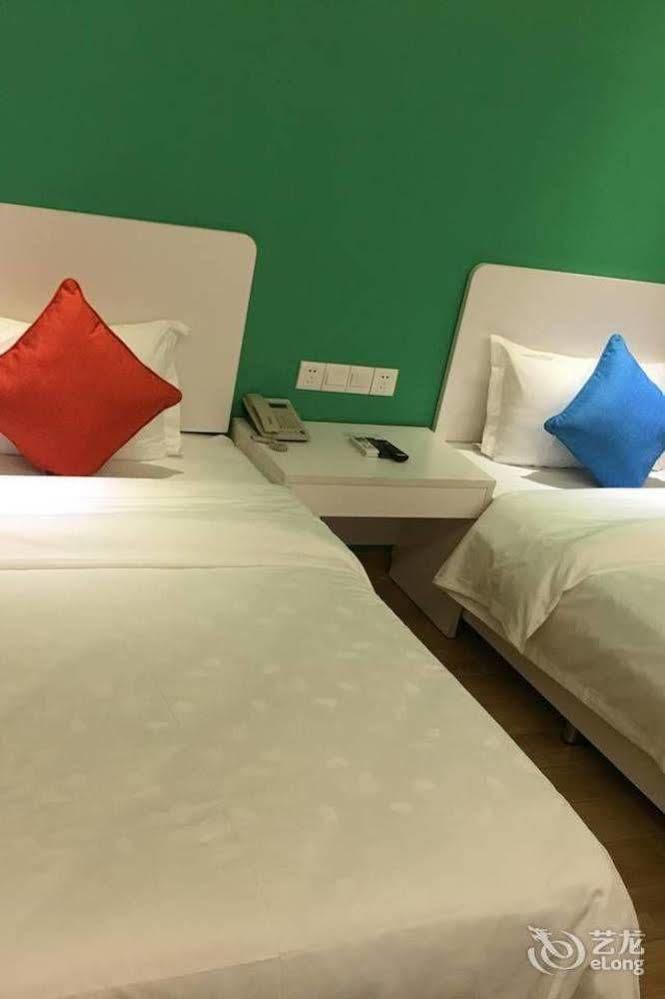 Yilan Hotel Shenzhen Investment Management Co. Ltd Екстер'єр фото